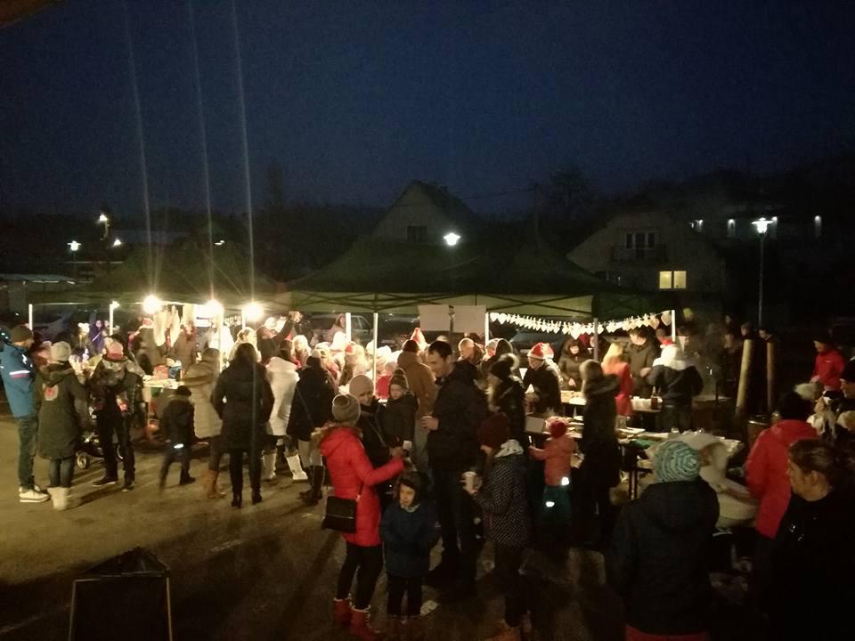 Fotogaléria Vianočné trhy v obci Sverepec 17.12.2016 (11) Vianočné trhy v obci Sverepec 17.12.2016